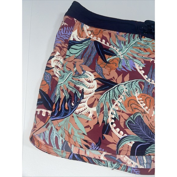Patagonia 51884 Women's Multicolor Floral Leafy 5" Wavefarer Boardshorts Size 10 - Picture 3 of 9